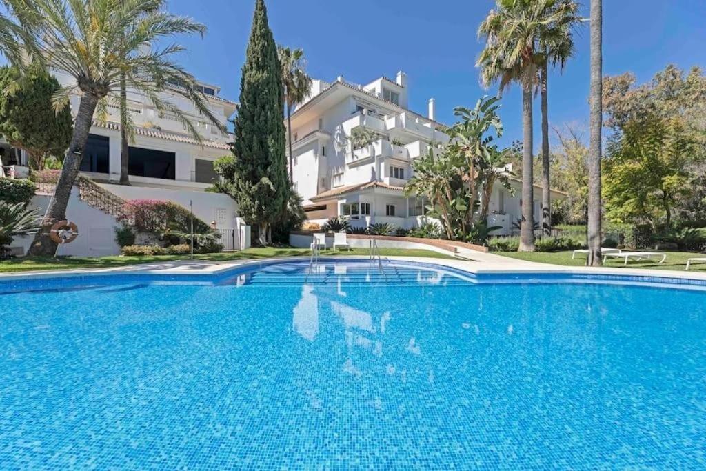 Exclusive Duplex Penthouse Sea Views In Marbella Golden Mile