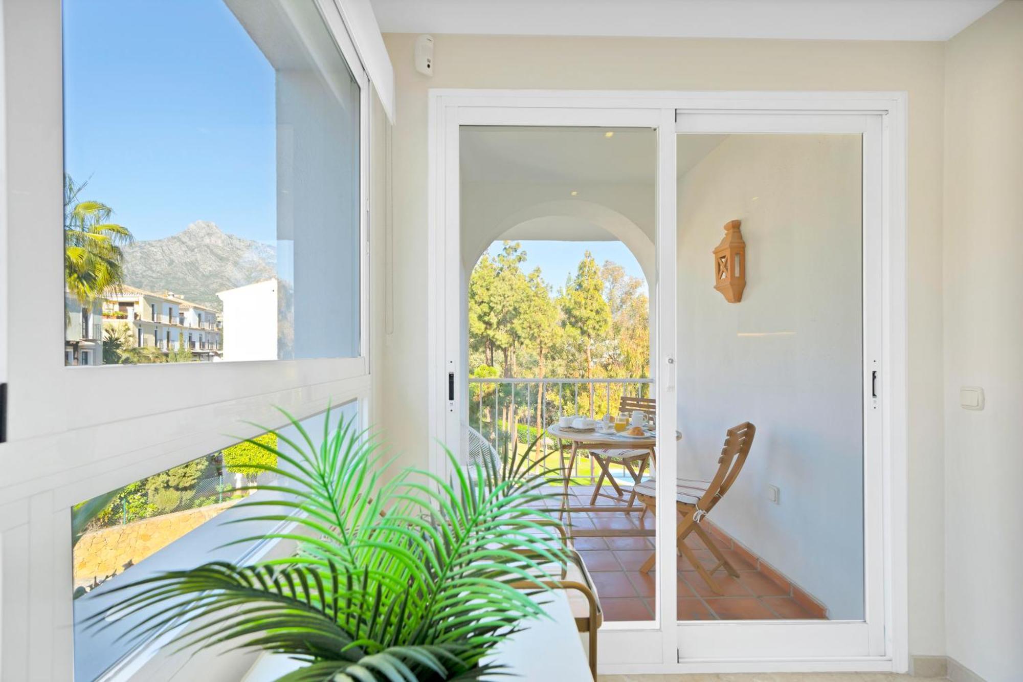 Exclusive Duplex Penthouse Sea Views In Marbella Golden Mile Appartement Marbella