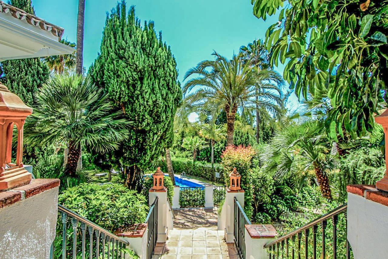 Exclusive Duplex Penthouse Sea Views In Marbella Golden Mile *